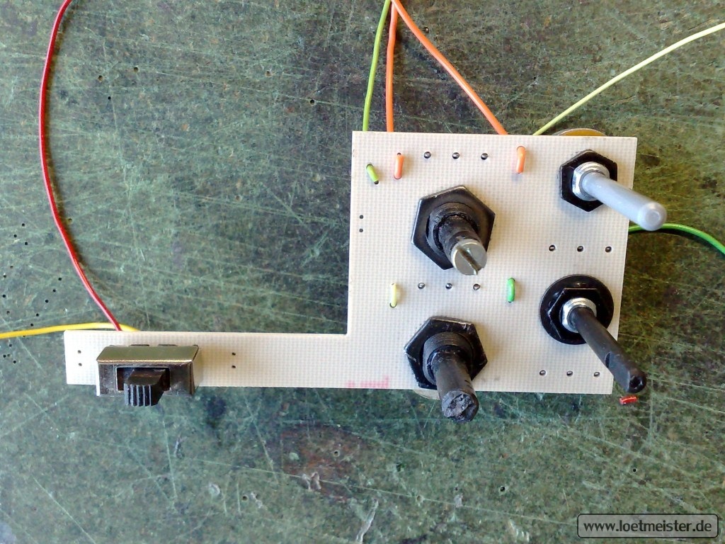 labornetzgeraet_30v2a-12_2012-02-08.jpg