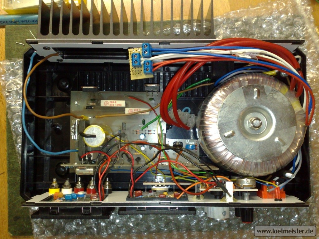 labornetzgeraet_30v2a-16_2012-02-08.jpg