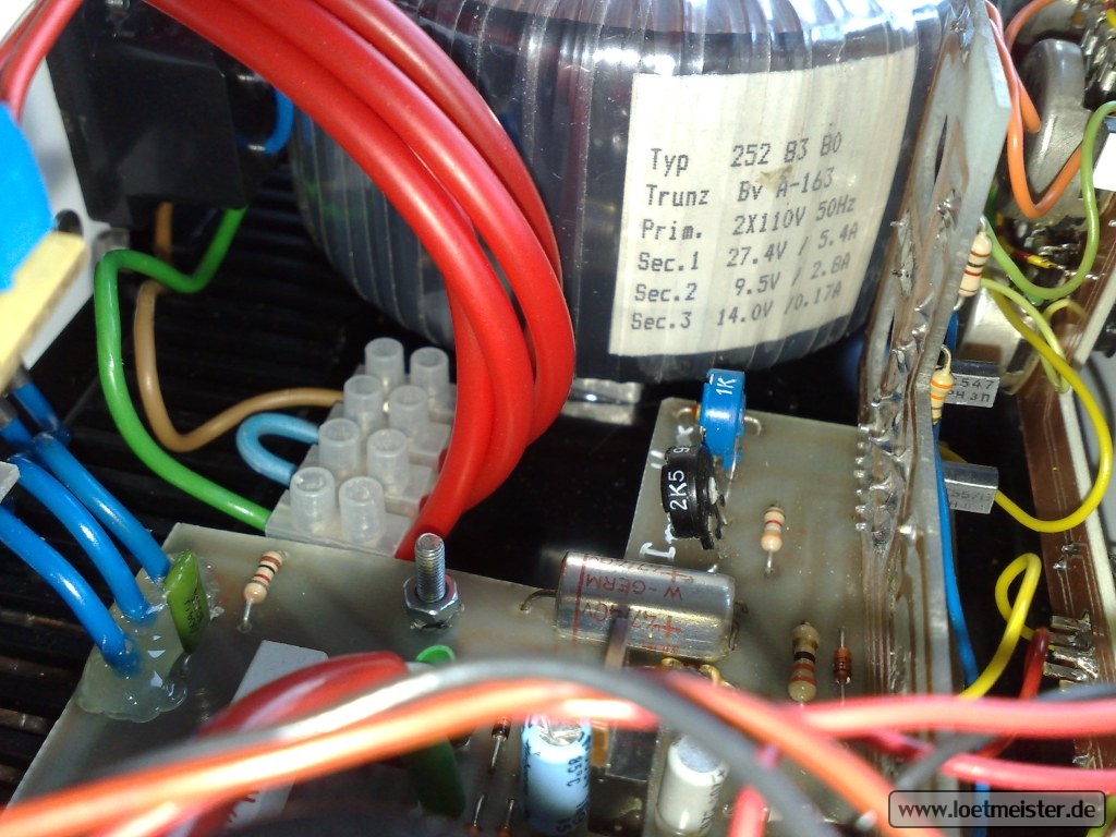 labornetzgeraet_30v2a-21_2012-02-20.jpg
