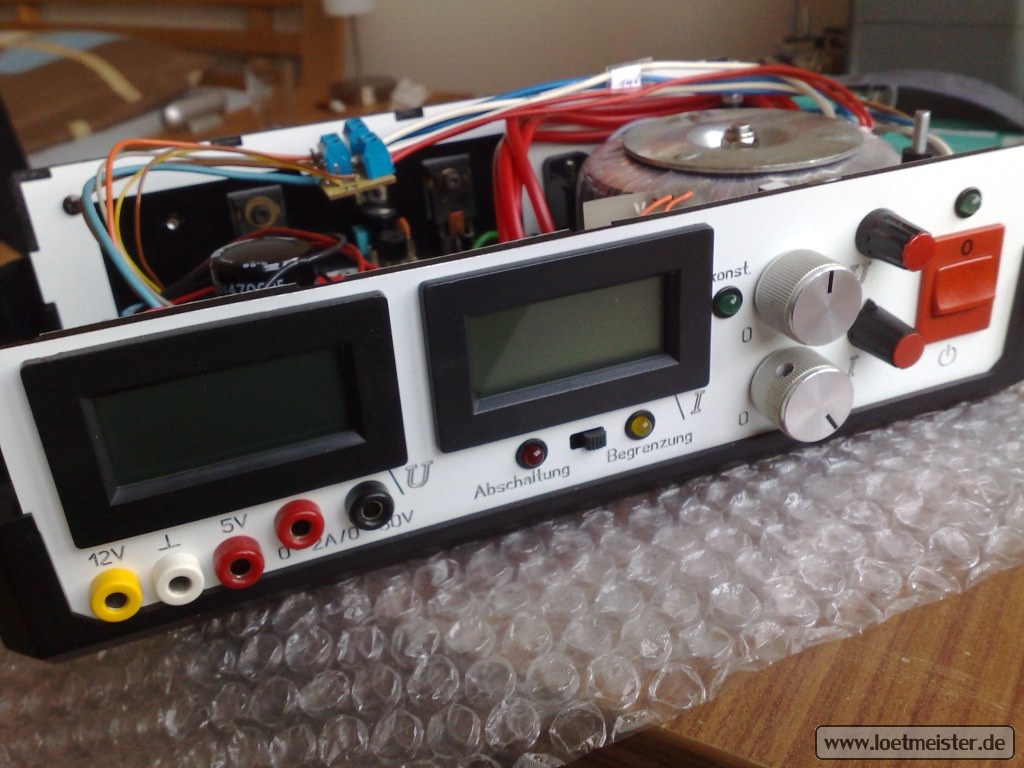 labornetzgeraet_30v2a-22_2012-02-20.jpg