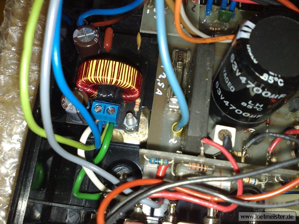 labornetzgeraet_30v2a-25_2012-03-19.jpg
